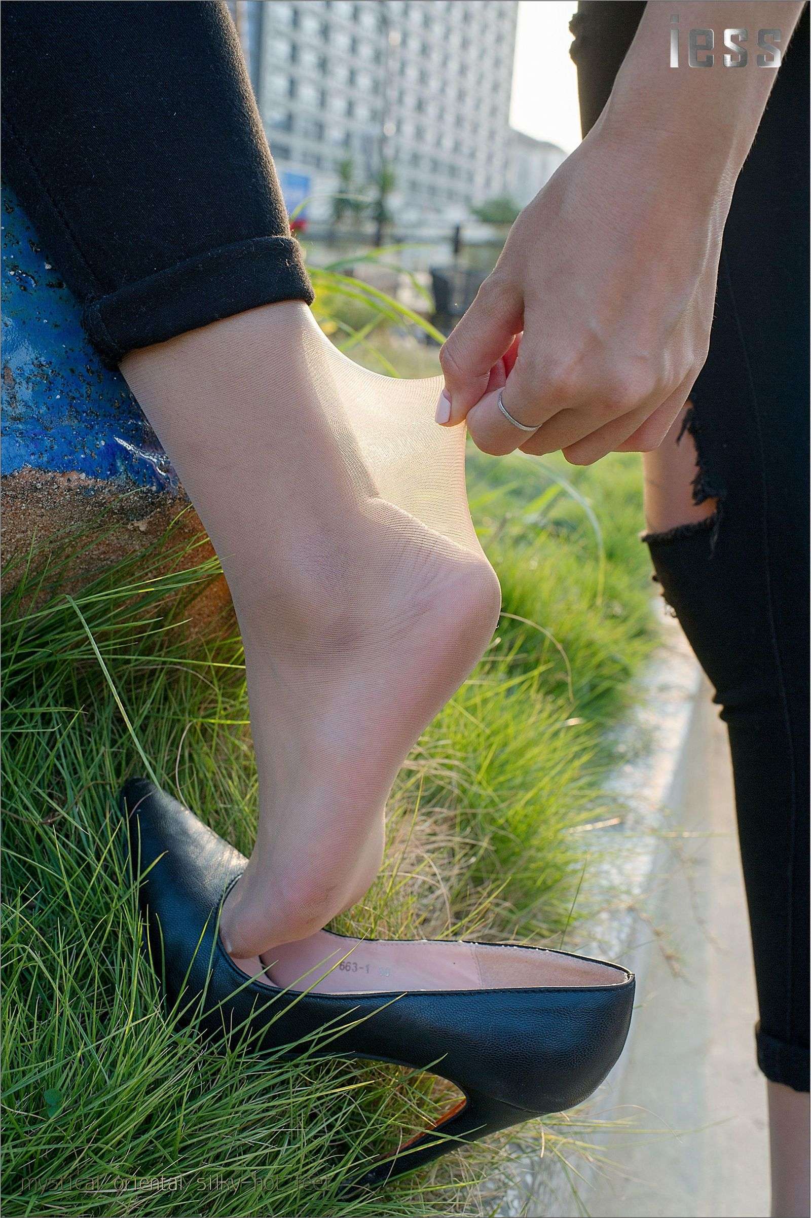 [IESS]异思趣向 女主播SASA 超薄肉丝